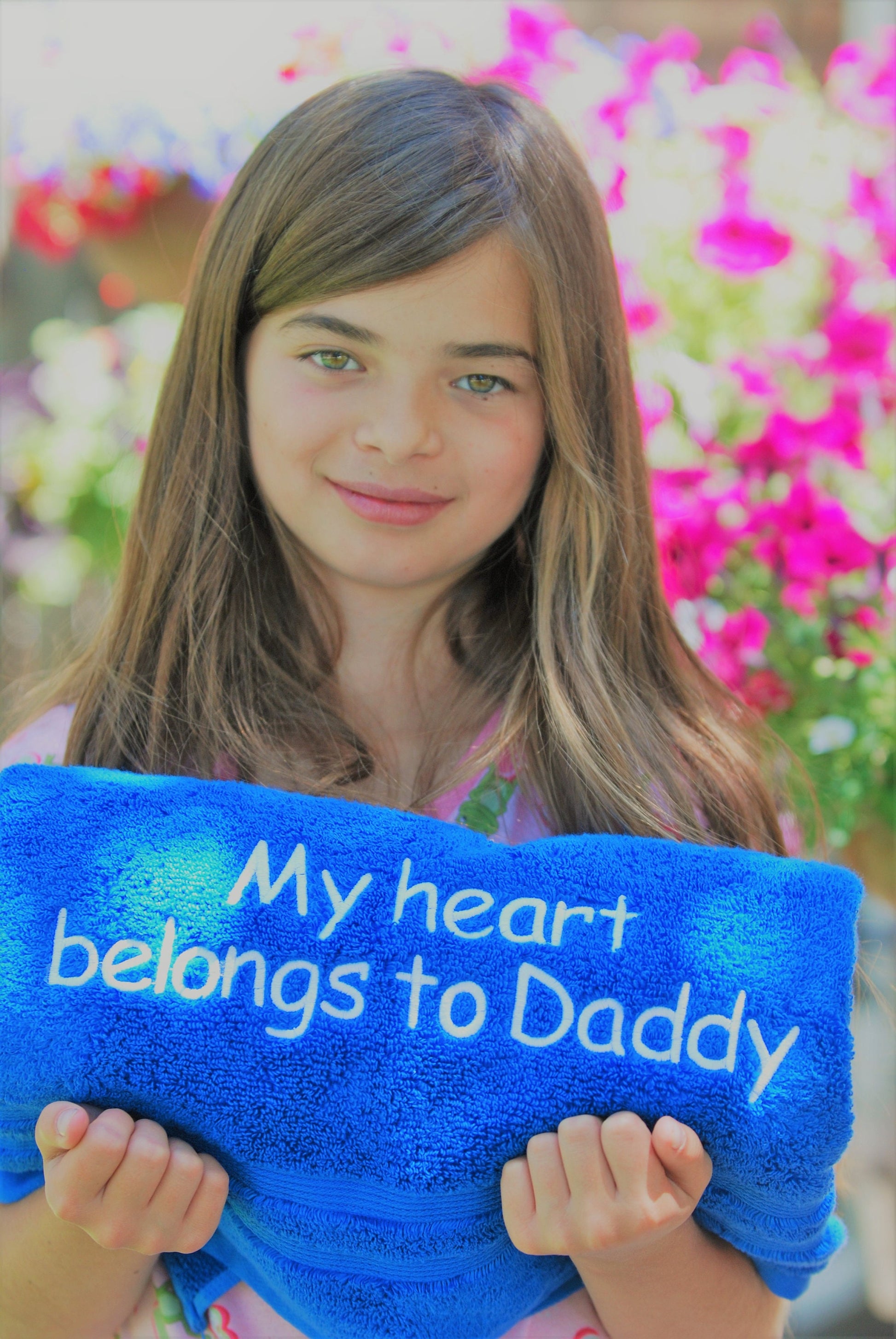 Wrap Dad in Love: Personalized Large Bath Towel with Your Heartfelt Message – A Perfect Gift for Daddy Dearest!