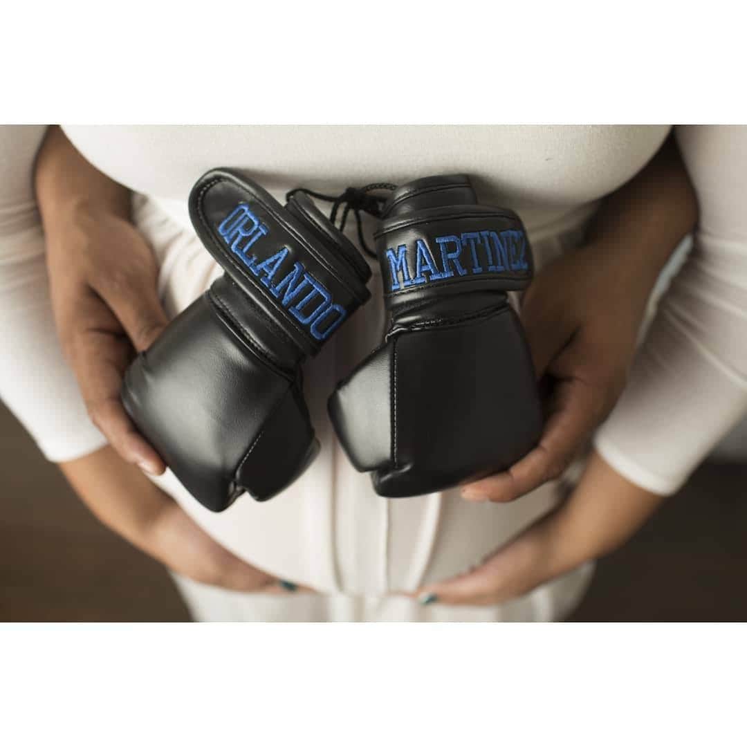 Tiny Knockout: Personalized Baby Boxing Gloves for Epic Pregnancy Announcements
