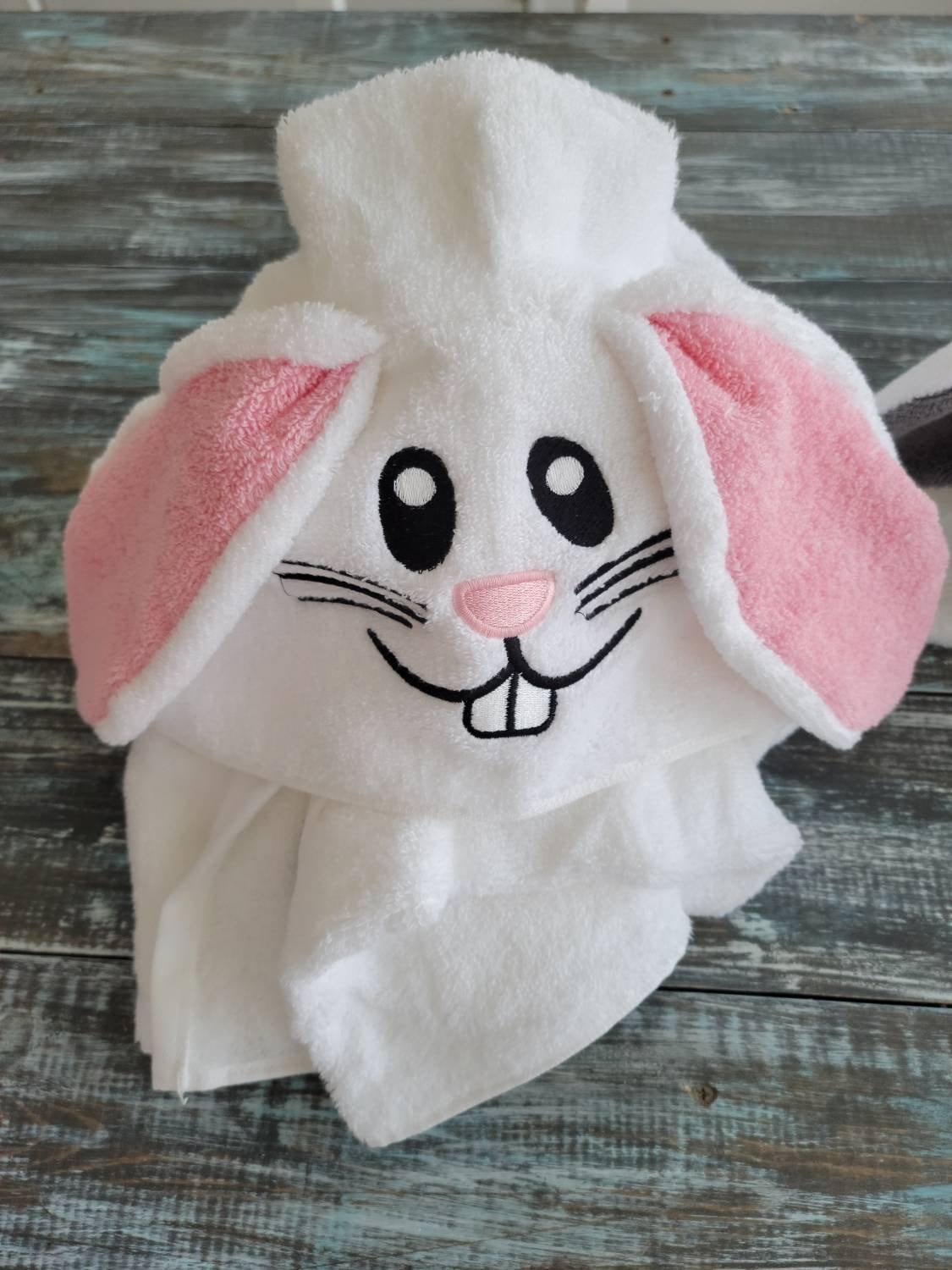 Easter Bunny Fun: Hooded Animal Bath Towel for Kids' Delightful Adventures