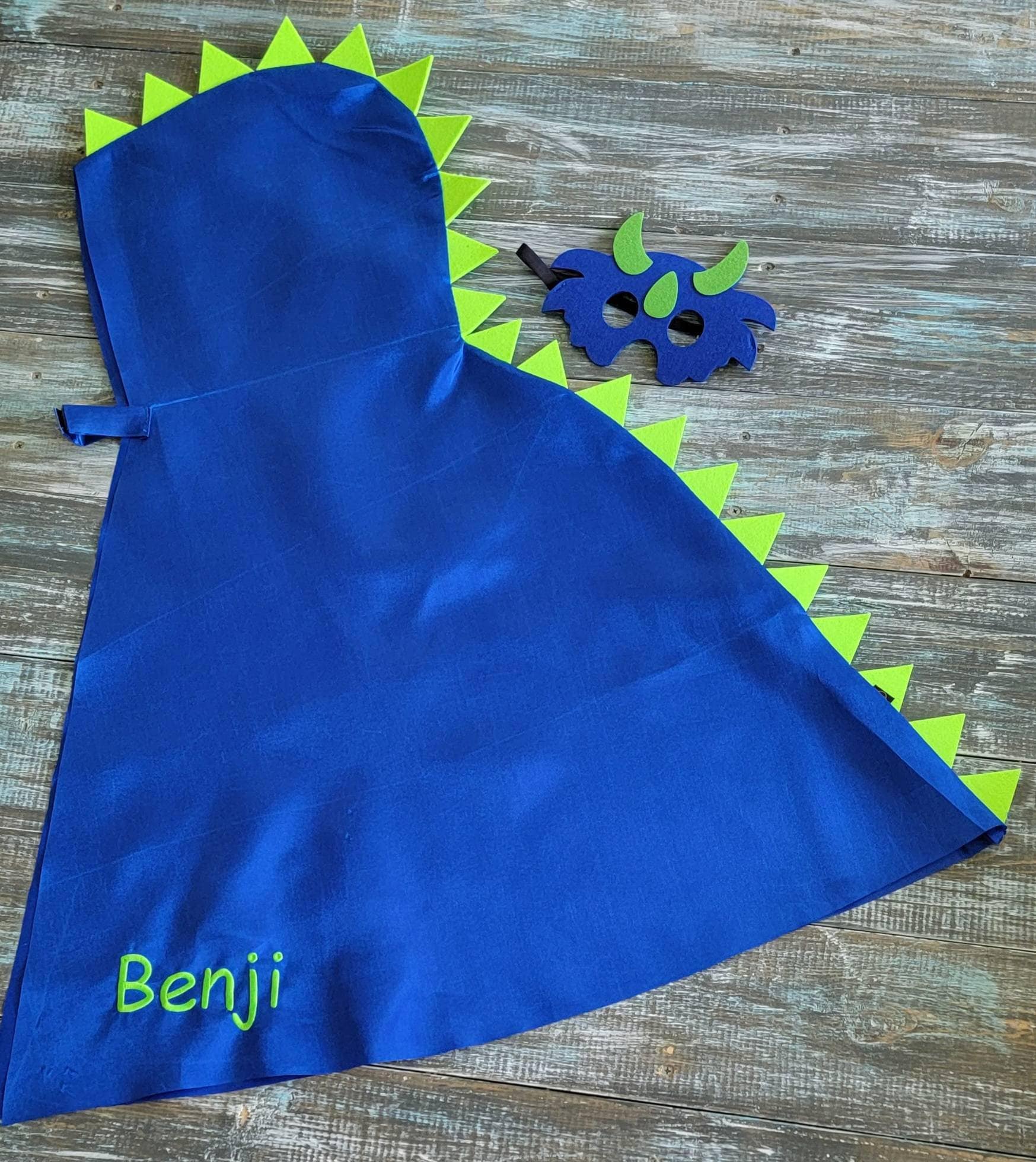 Dinosaur cape and mask set