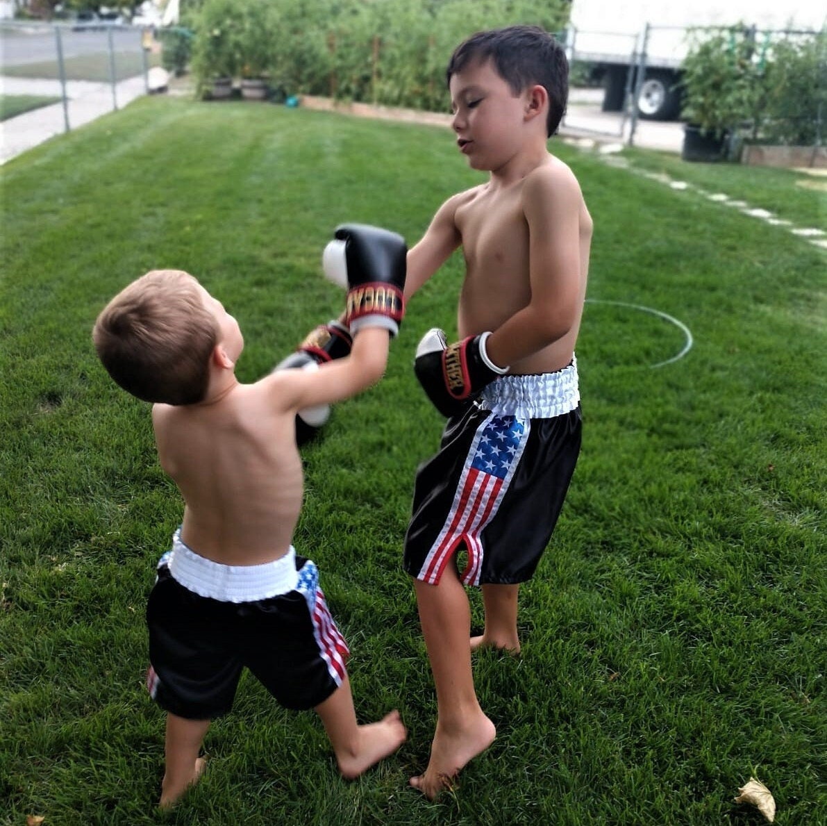 Kids Boxing Gloves 4oz: Perfect for Ages 3T/4T and 5T