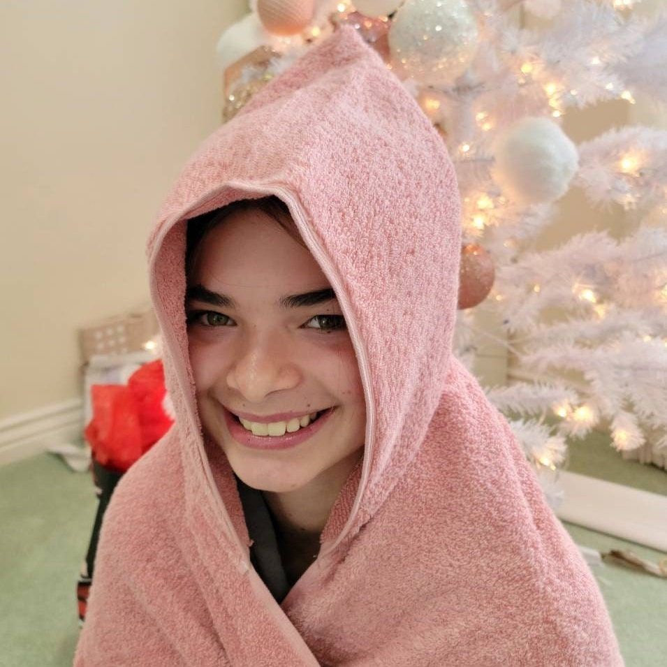 Customized Hooded Bath Towel: Perfect for Wrap-Around Use