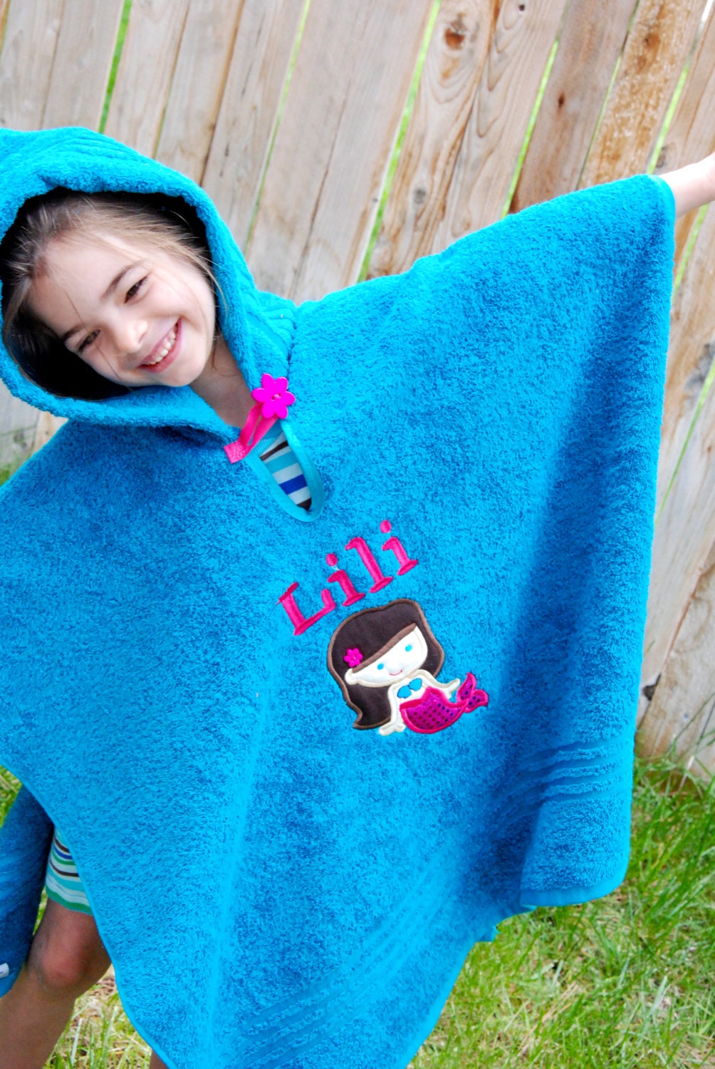 Enchanting Mermaid Vibes: Girls' Hooded Poncho Towel for Bath, Pool, or Fun Times!